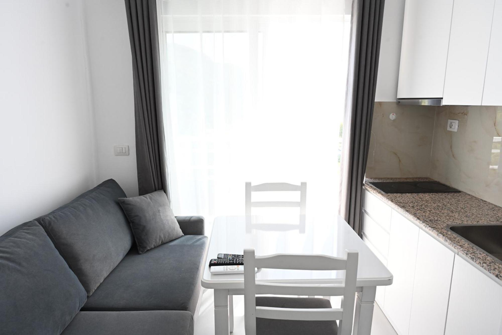 Tafi & Art Space Apartment *
